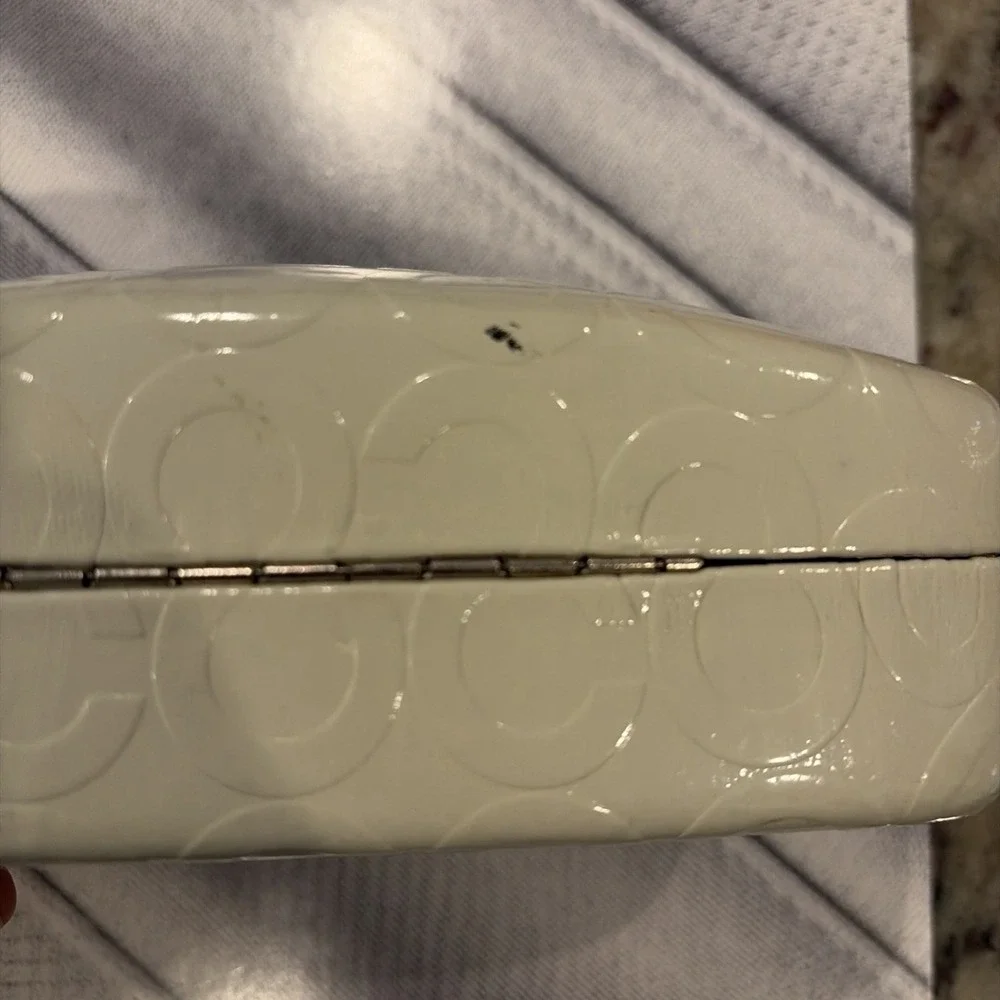 Coach Large White Clamshell Sunglasses Eyeglasses Case